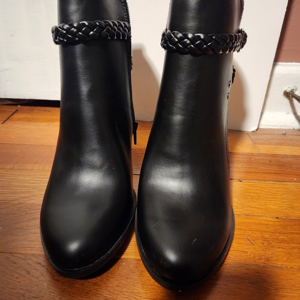 American Eagle Black Ankle Block Heel Boots Size 8.5M